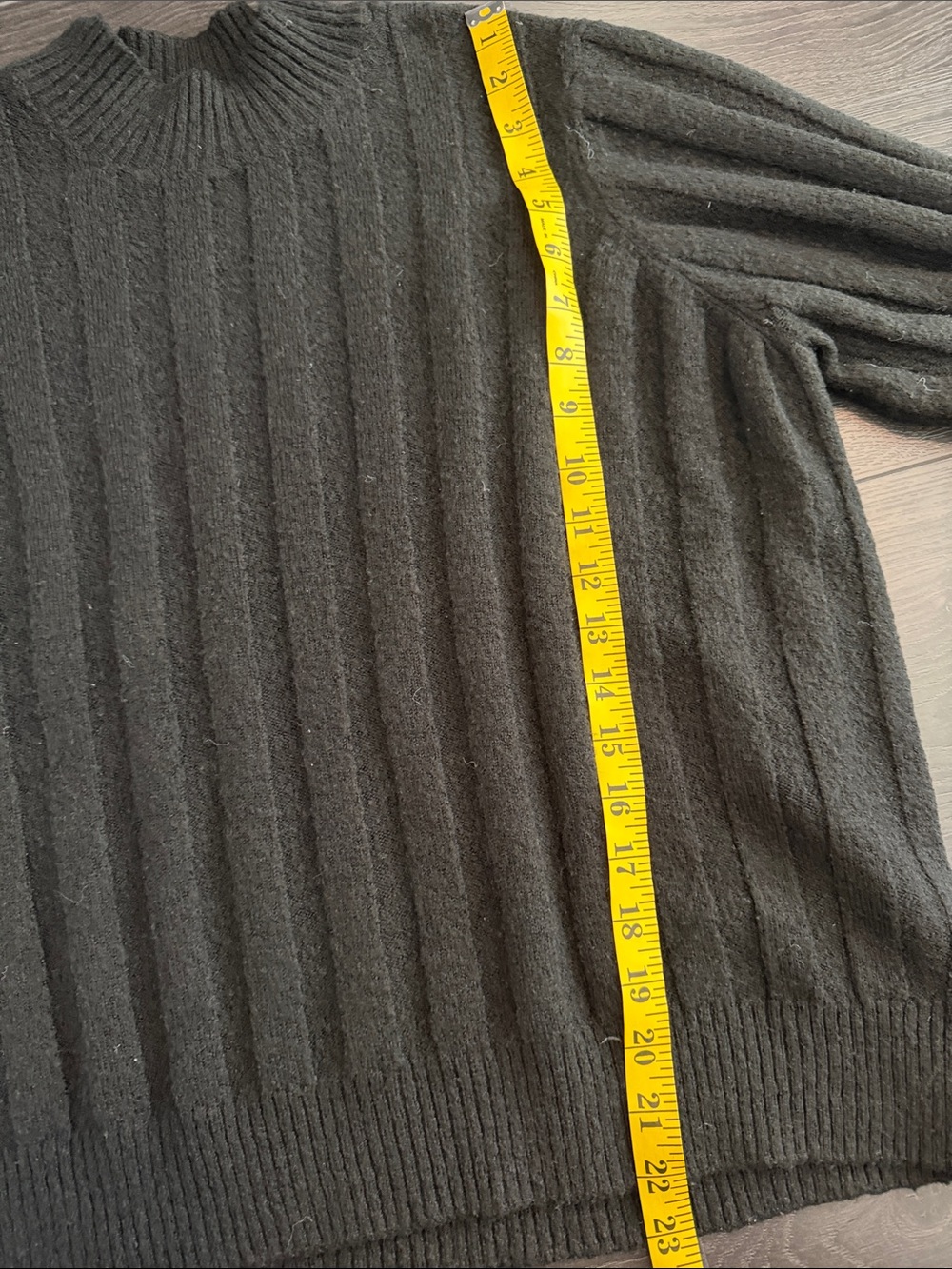 Vero Moda - Classic Black Ribbed Crewneck Sweater with Balloon Sleeve - Picture 6 of 7